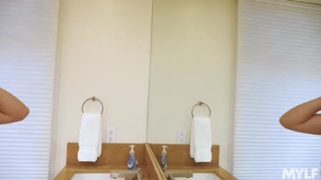 Молодой пасынок утешил мачеху членом пока муж в командировке