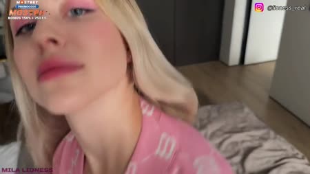 Русская блондинка снимает с мужем секс на телефон