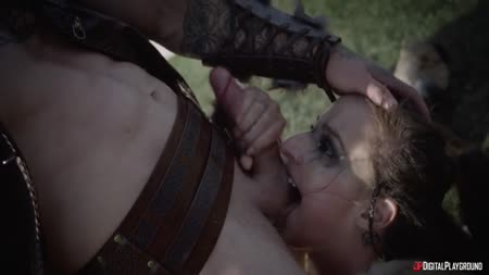 Похотливую сучку отымели посреди поля