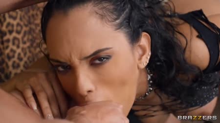 Красотка в секс наряде сама хочет хардкорного порева